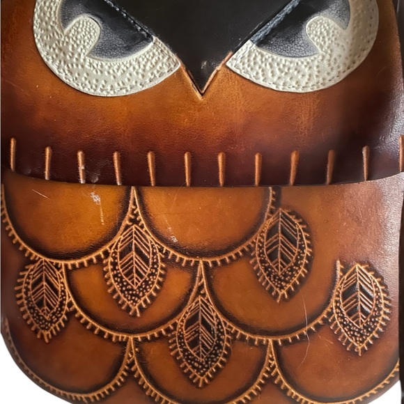 Whimsical Owl Genuine Leather Crossbody Purse Brown with zipper & magnetic flap - Picture 7 of 9